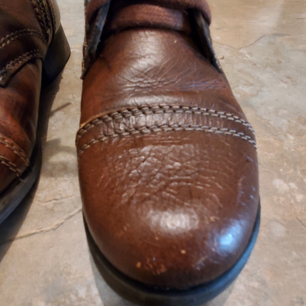Boots - Picture 3 of 9